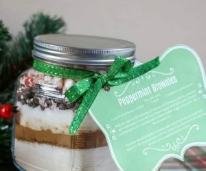 Christmas Peppermint Brownies Gift in a Jar