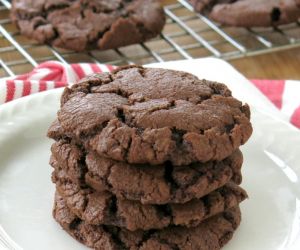 Molten Lava Chocolate Chip Cookies 