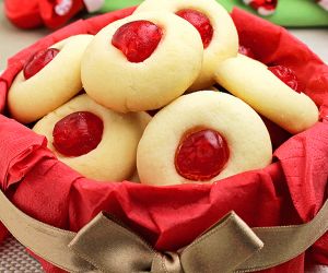 Holiday Maraschino Cherry Shortbread Cookies