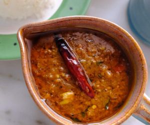  Garlic curry Recipe ( Poondu Kuzhambu)