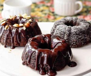 Paleo Chocolate Mini-Bundt Cakes | A Meal In Mind