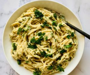 Healthy Spaghetti Alfredo | CokoCooks