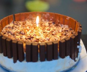 Amaze Your Darling Wife with These 7 Adorable Cakes On Her Birthday 
